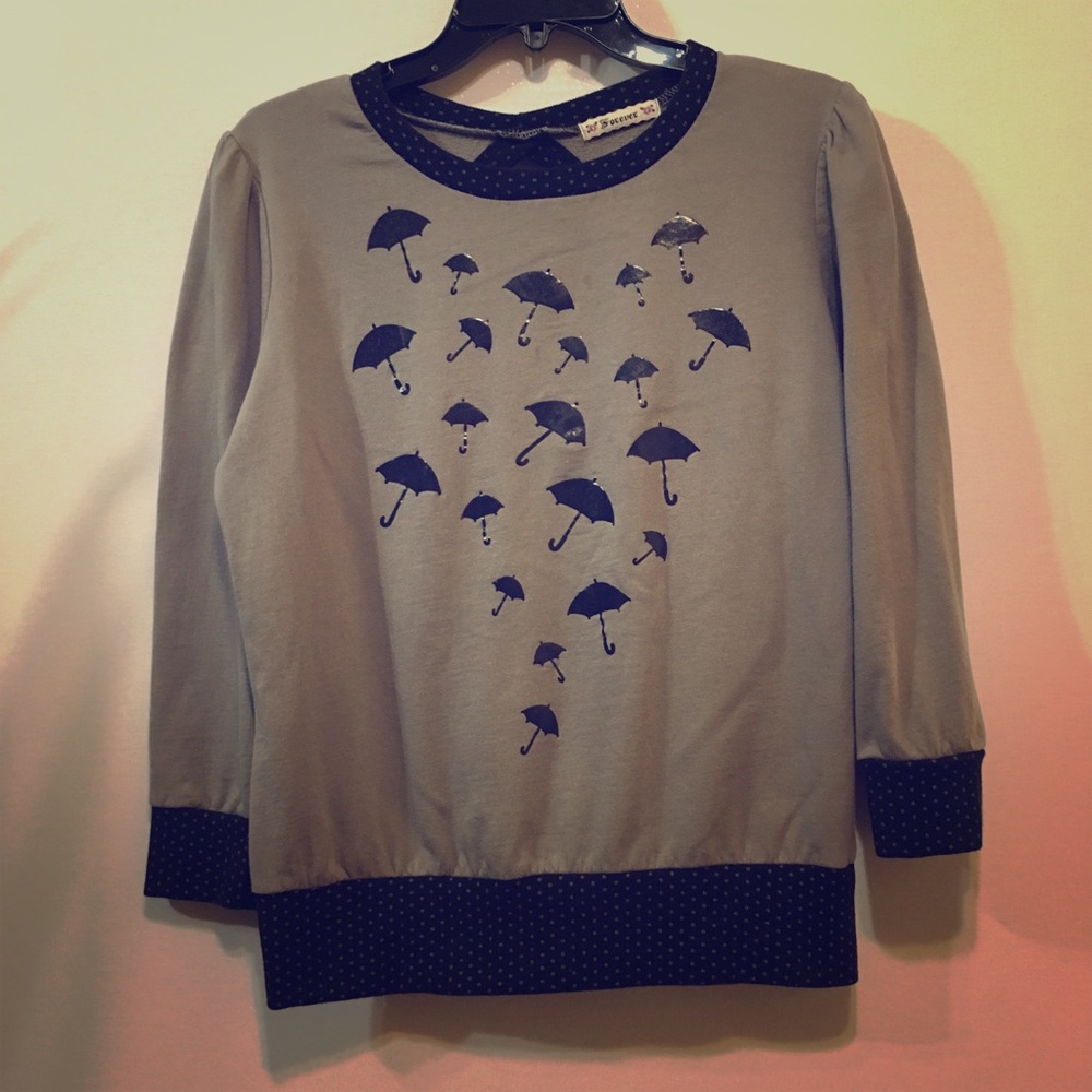 Rainy day umbrella grey open back jumper ☔️